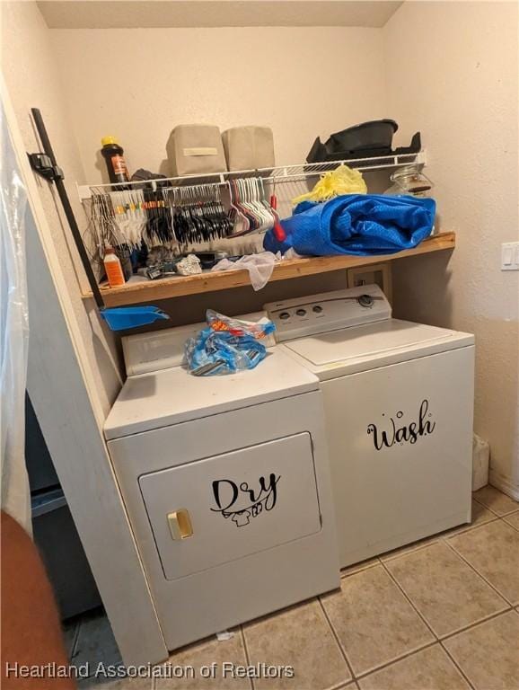 2146 Hartman Rd, Avon Park, FL 33825 - laundry room with washing machine and clothes dryer and light tile patterned floors