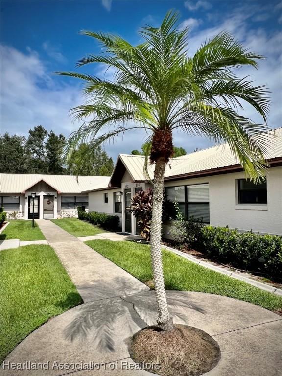 view of front of home with a front yard