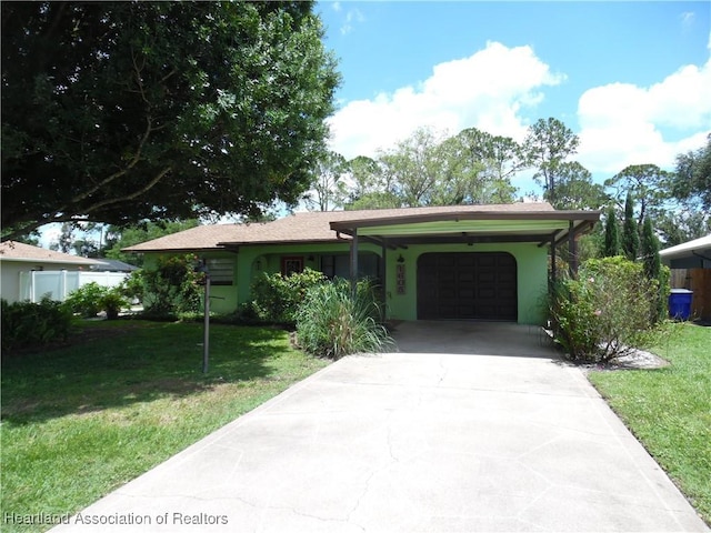 1605 Lake Clay Dr, Lake Placid, FL 33852 - single story home featuring a garage, a front lawn, and concrete driveway