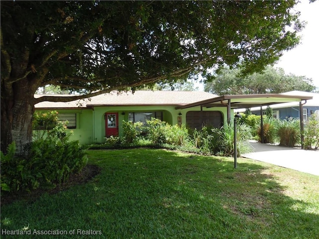 1605 Lake Clay Dr, Lake Placid, FL 33852 - ranch-style house featuring a front yard, a garage, and driveway