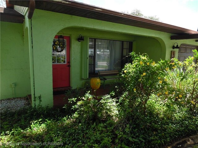 1605 Lake Clay Dr, Lake Placid, FL 33852 - view of exterior entry with stucco siding