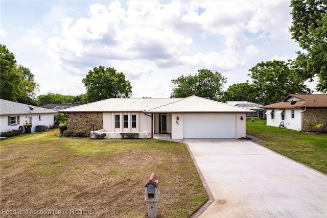 1811 Jackson Dr, Sebring, FL 33870 - single story home featuring driveway, stucco siding, an attached garage, a front lawn, and metal roof