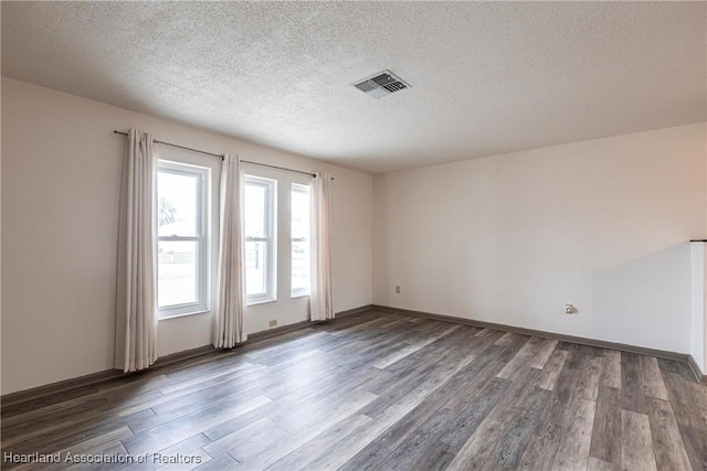 1811 Jackson Dr, Sebring, FL 33870 - spare room with baseboards, visible vents, wood finished floors, and a textured ceiling
