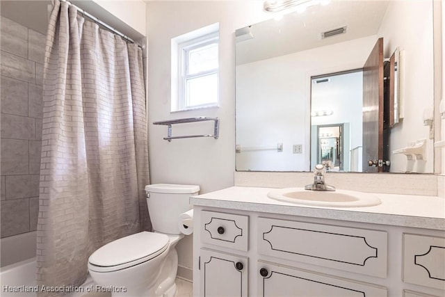 1811 Jackson Dr, Sebring, FL 33870 - full bathroom with shower / bath combination with curtain, toilet, vanity, and visible vents