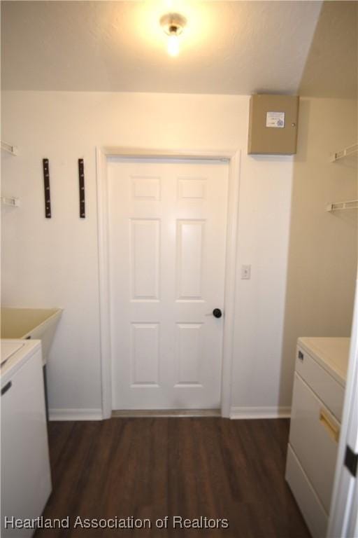 1922 N Torrington Rd, Avon Park, FL 33825 - laundry room with dark wood-type flooring and washer and dryer