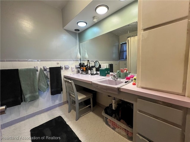 bathroom with sink