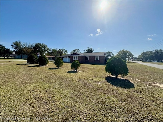 ranch-style home with a front yard