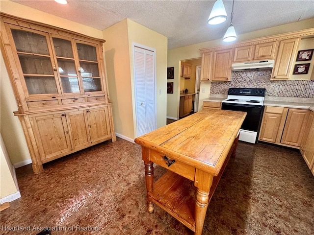 kitchen featuring electric stove, decorative backsplash, a textured ceiling, light brown cabinetry, and decorative light fixtures