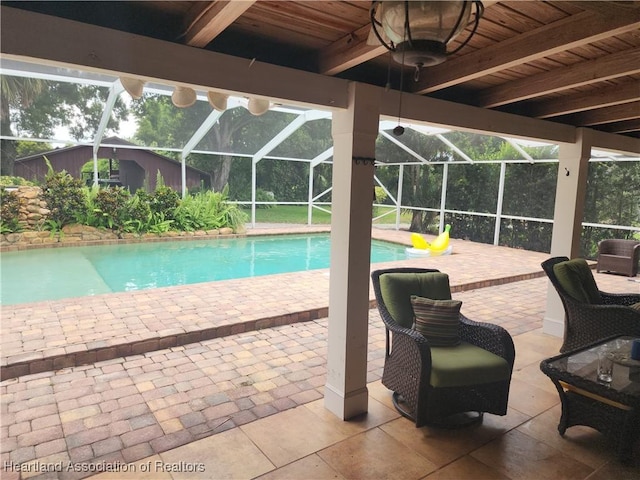 outdoor pool with a patio, a lanai, and a ceiling fan