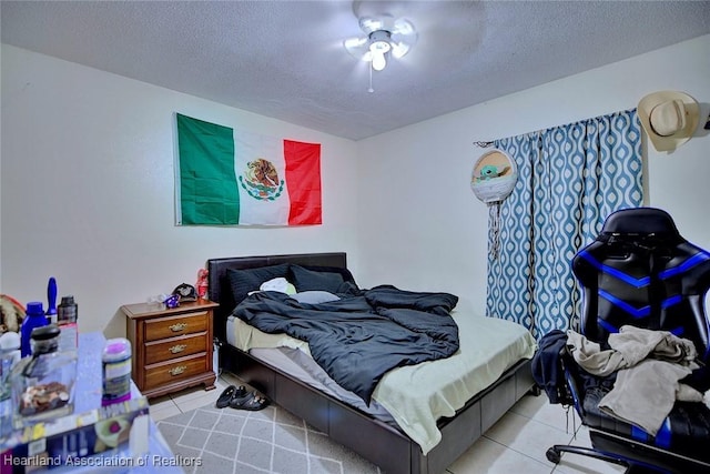 612 Denise Ave, Sebring, FL 33870 - tiled bedroom featuring a textured ceiling and ceiling fan