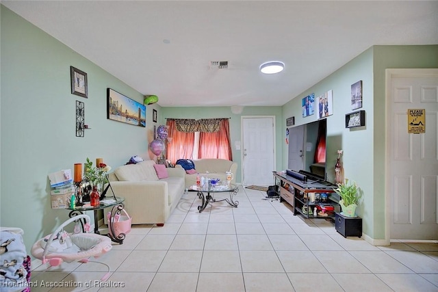 612 Denise Ave, Sebring, FL 33870 - living room featuring light tile patterned flooring, baseboards, and visible vents