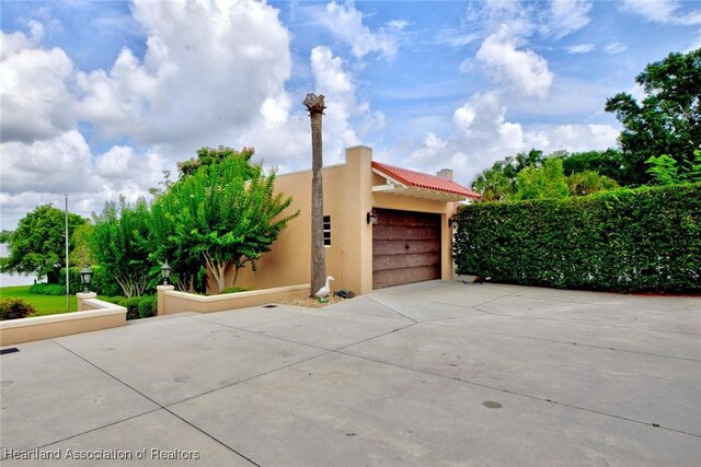 1831 Lakeview Dr, Sebring, FL 33870 - garage featuring concrete driveway
