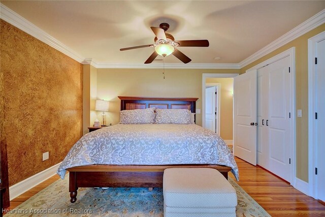 1831 Lakeview Dr, Sebring, FL 33870 - bedroom with light wood-style floors, baseboards, crown molding, and a ceiling fan
