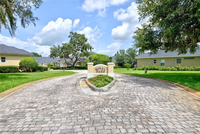 3013 Royal Oaks Ct, Sebring, FL 33875 - view of road with street lighting, curbs, and a residential view