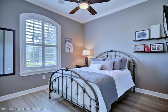 3013 Royal Oaks Ct, Sebring, FL 33875 - bedroom with wood finished floors, ornamental molding, and a ceiling fan