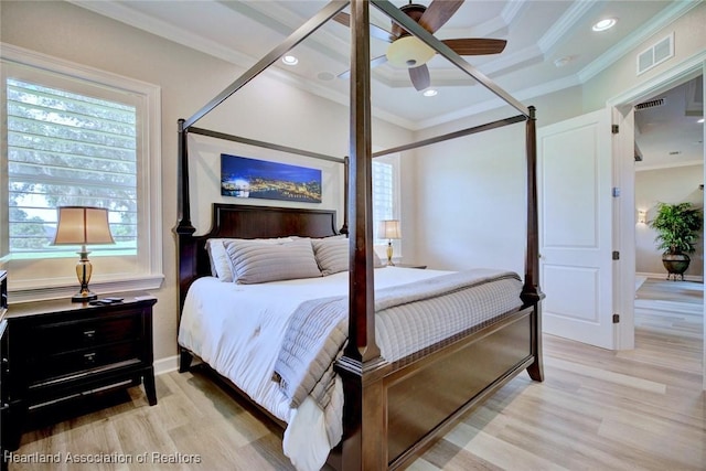 3013 Royal Oaks Ct, Sebring, FL 33875 - bedroom featuring crown molding, light wood-style floors, recessed lighting, and a ceiling fan