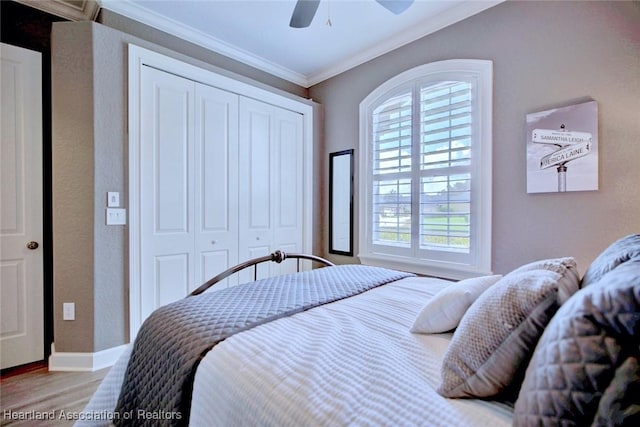 3013 Royal Oaks Ct, Sebring, FL 33875 - bedroom with wood finished floors, crown molding, a closet, and ceiling fan