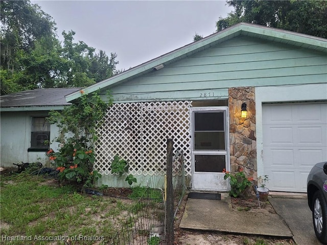 view of front of property featuring a garage