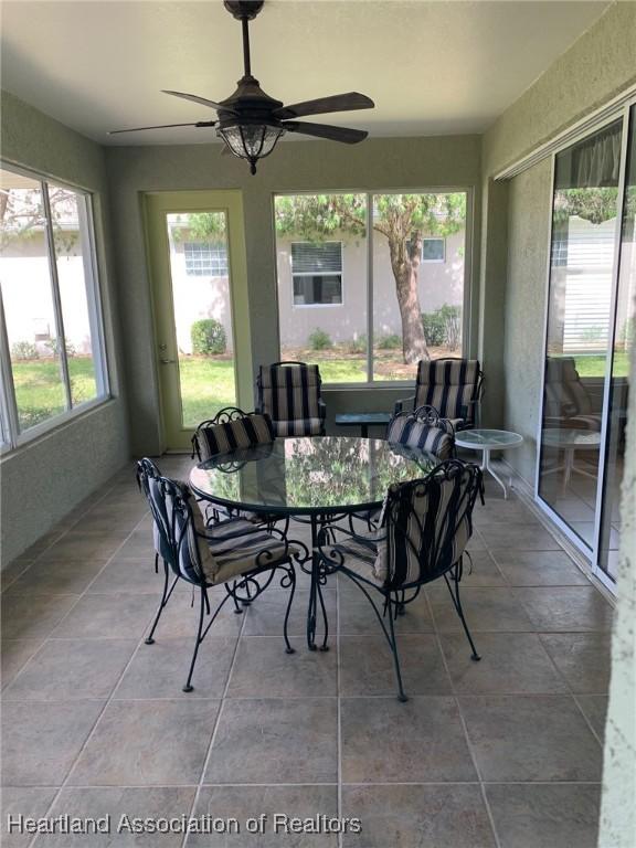 sunroom with ceiling fan