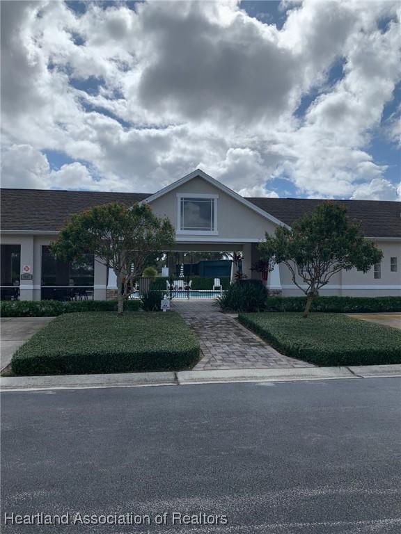 view of front of house featuring driveway