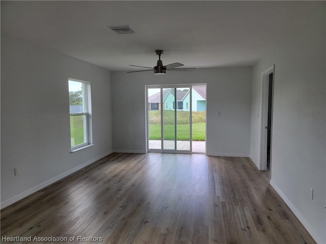 empty room featuring light hardwood / wood-style floors and ceiling fan