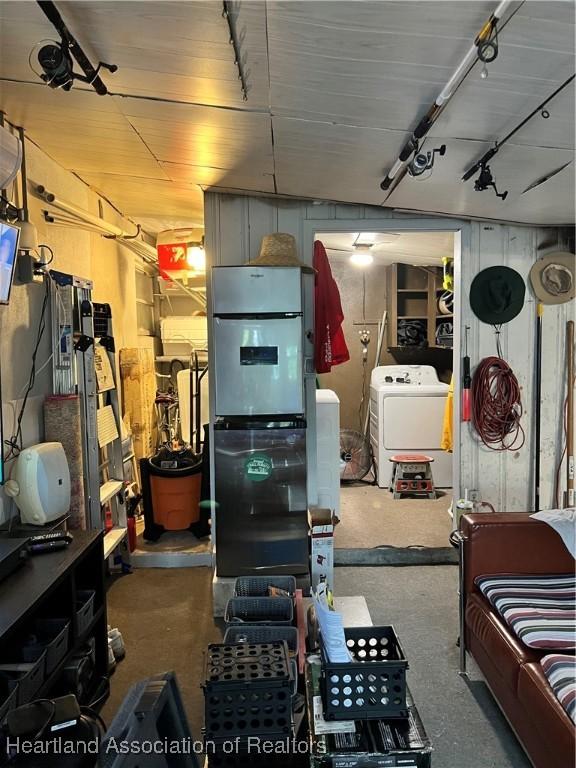 basement featuring washer / dryer