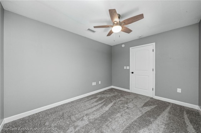 carpeted empty room featuring ceiling fan