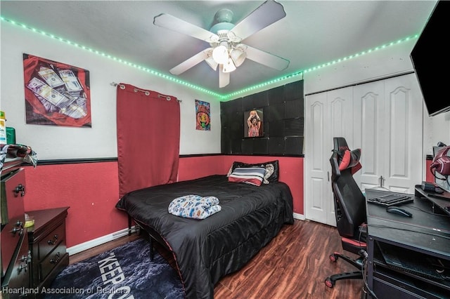 bedroom with ceiling fan, baseboards, and wood finished floors