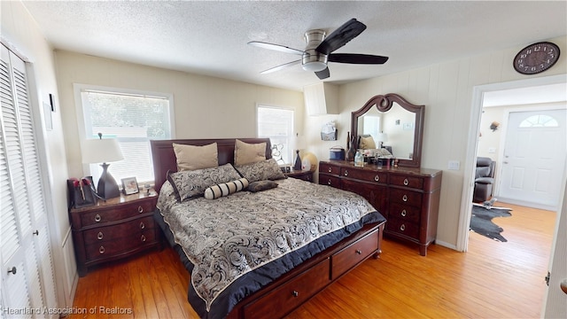 1102 W Gibson St, Arcadia, FL 34266 - bedroom with light wood-type flooring, a textured ceiling, and ceiling fan