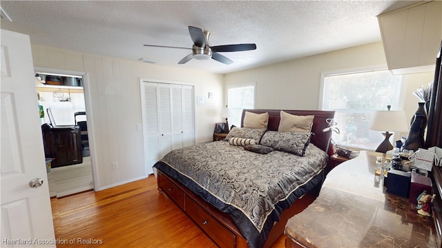 1102 W Gibson St, Arcadia, FL 34266 - bedroom with a textured ceiling, light wood finished floors, and ceiling fan