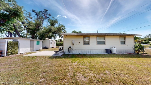 1102 W Gibson St, Arcadia, FL 34266 - rear view of house with a patio