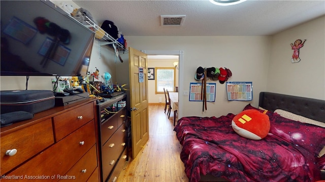 1102 W Gibson St, Arcadia, FL 34266 - bedroom featuring light wood-style flooring