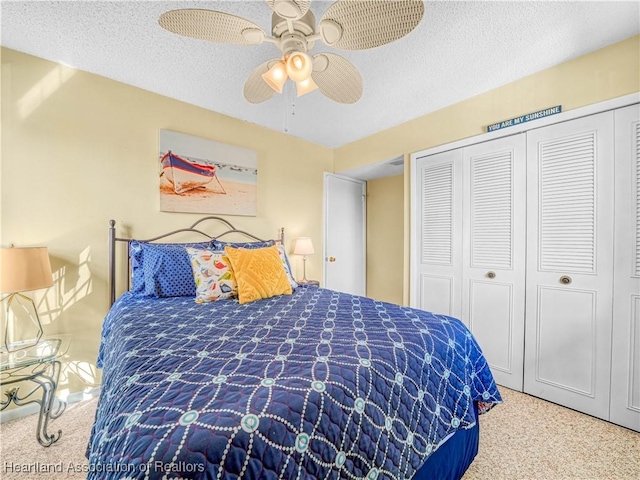 5514 Matanzas Dr, Sebring, FL 33872 - bedroom featuring ceiling fan, carpet, a textured ceiling, and a closet