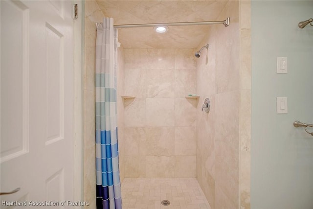 bathroom featuring a shower with curtain