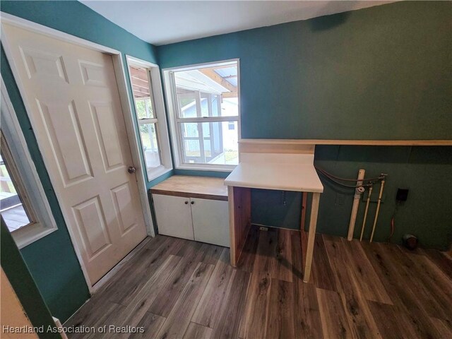 laundry area with plenty of natural light, light hardwood / wood-style floors, electric water heater, and ceiling fan