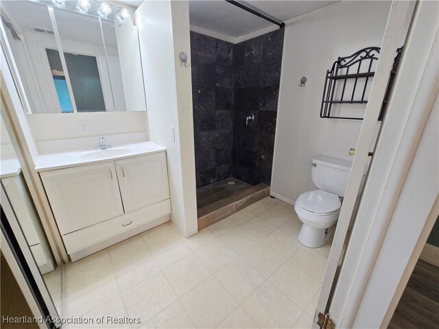 empty room with ceiling fan and hardwood / wood-style floors