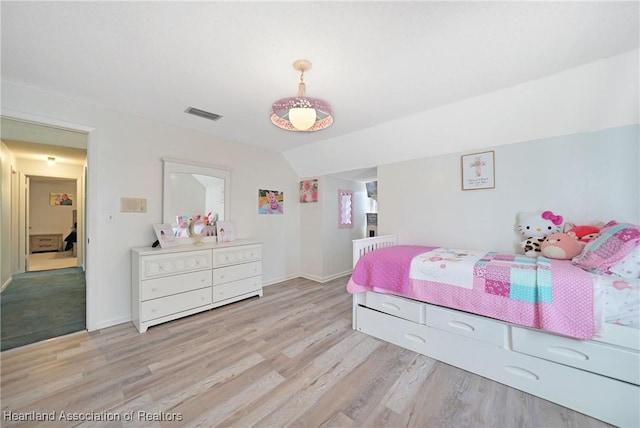 3150 Schontag Rd, Wauchula, FL 33873 - bedroom with light wood-style floors, baseboards, visible vents, and vaulted ceiling