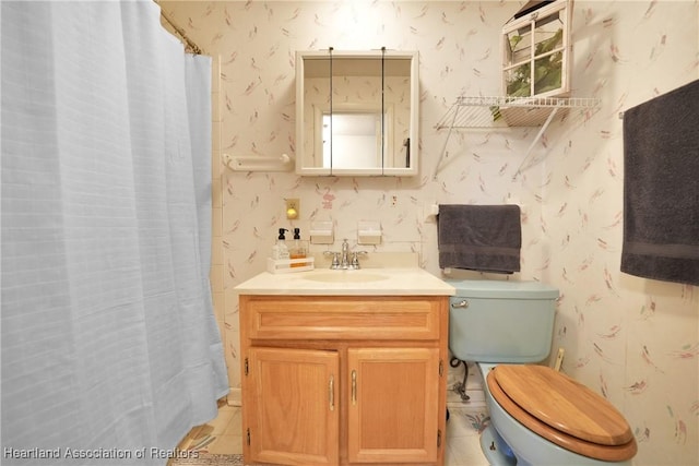 3150 Schontag Rd, Wauchula, FL 33873 - full bath featuring toilet, wallpapered walls, tile patterned floors, and vanity
