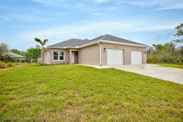 view of front of home featuring roof with shingles, driveway, stucco siding, a front lawn, and a garage