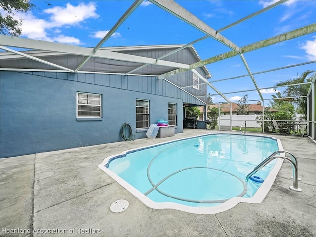 289 Georgetown Loop, Wauchula, FL 33873 - view of swimming pool featuring a patio and glass enclosure