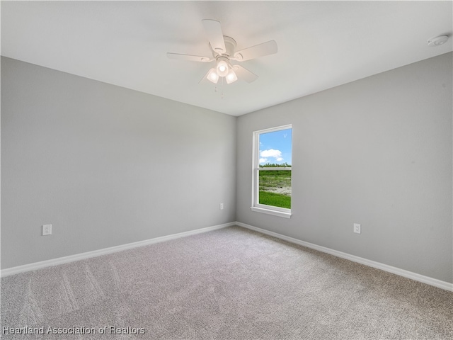 unfurnished room featuring ceiling fan and carpet