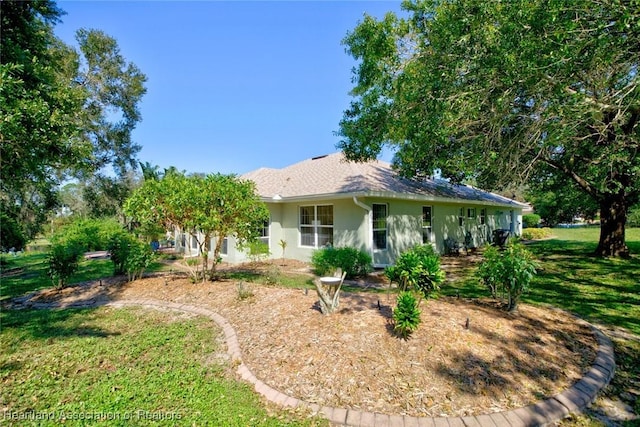 back of house featuring a lawn