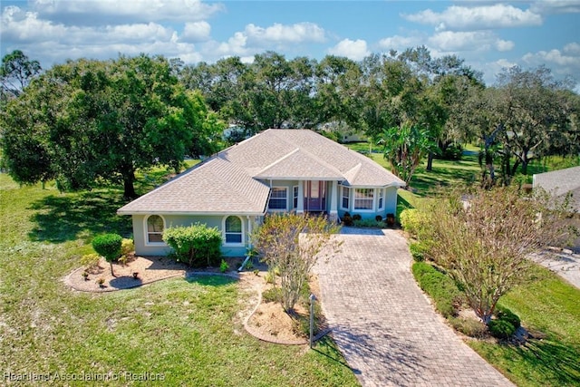 ranch-style house featuring a front lawn