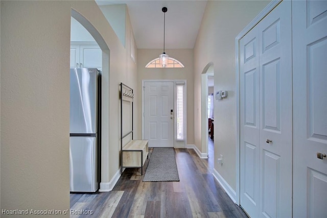2112 Coral Ct, Sebring, FL 33870 - foyer with dark wood-style floors, arched walkways, and baseboards