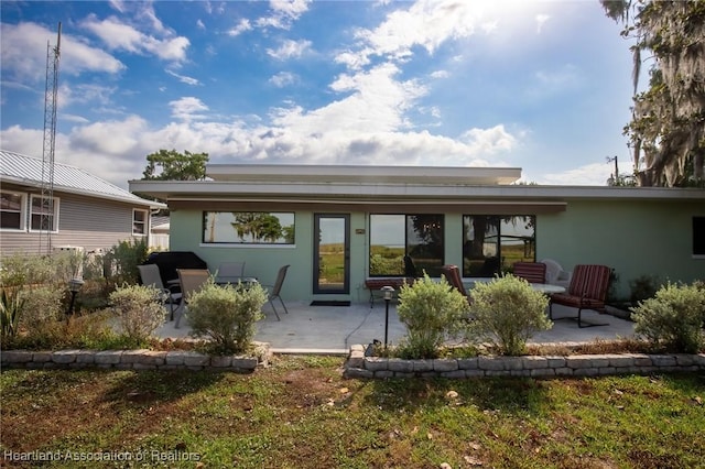 102 Squirrel Pt, Lorida, FL 33857 - back of property with a patio area and stucco siding