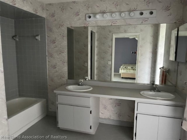 bathroom with vanity and tiled shower / bath