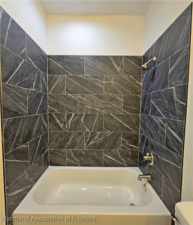 3040 W Joliet Rd, Avon Park, FL 33825 - full bathroom featuring toilet and shower / washtub combination