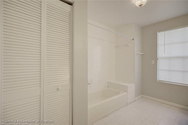 bathroom featuring shower / tub combination