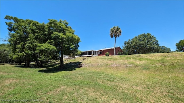 view of yard featuring a rural view