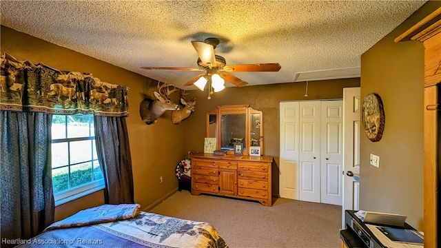 carpeted bedroom featuring a textured ceiling, a closet, and ceiling fan